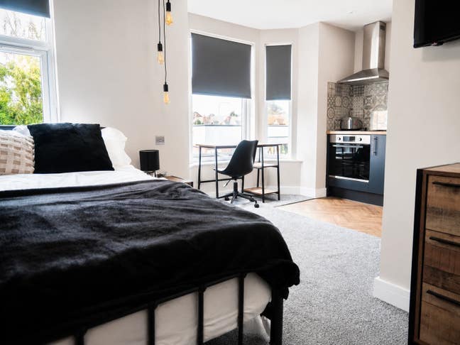 Most convenient location in Beeston - READY TO LET Main Photo