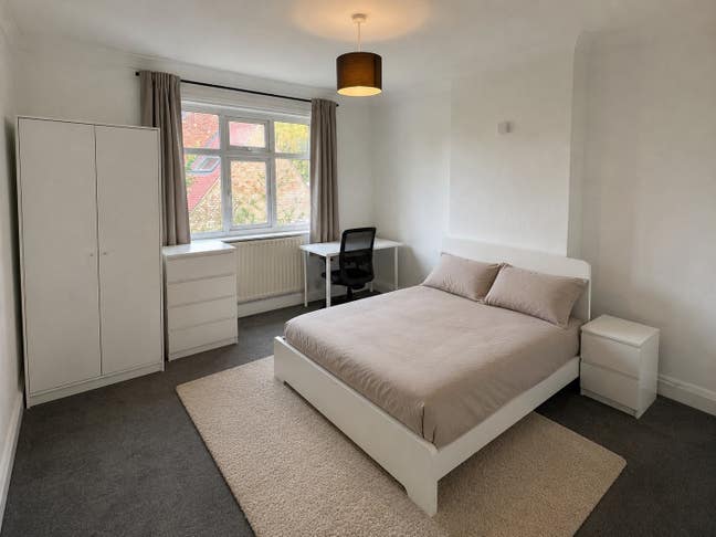 Bright Rooms in New Malden | 12Min Walk to Station Main Photo