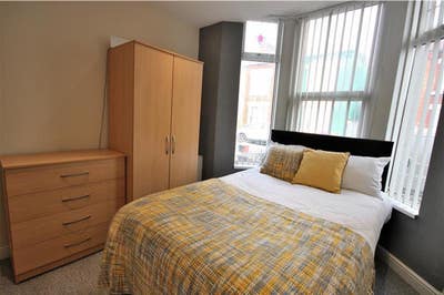 Large Double En Suite L6 - All Bills inc  Main Photo