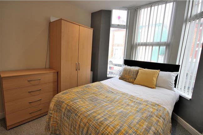Large Double En Suite L6 - All Bills inc  Main Photo