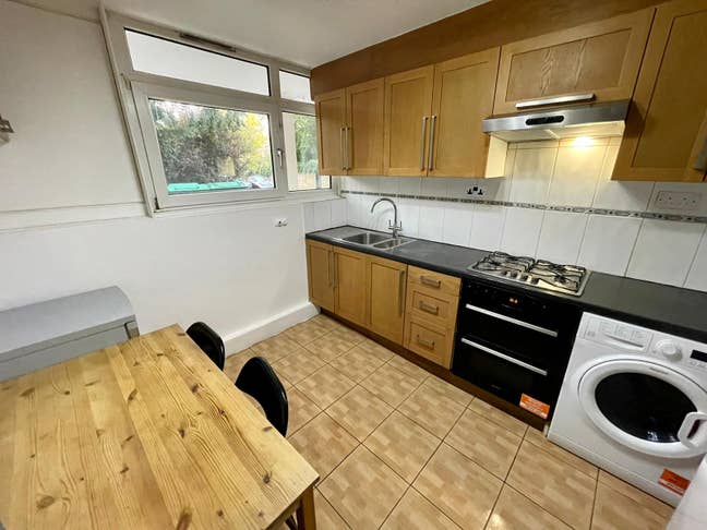 Rent Inc All Bills 4 Double Rooms in N7 Main Photo
