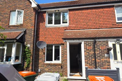 Amazing 2 bedroom Semi Detached House Main Photo
