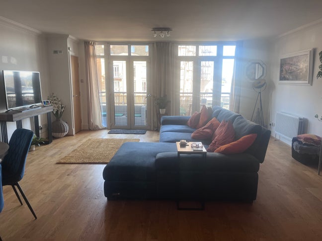 Lovely Furnished Double Ideal for London Commuter Main Photo