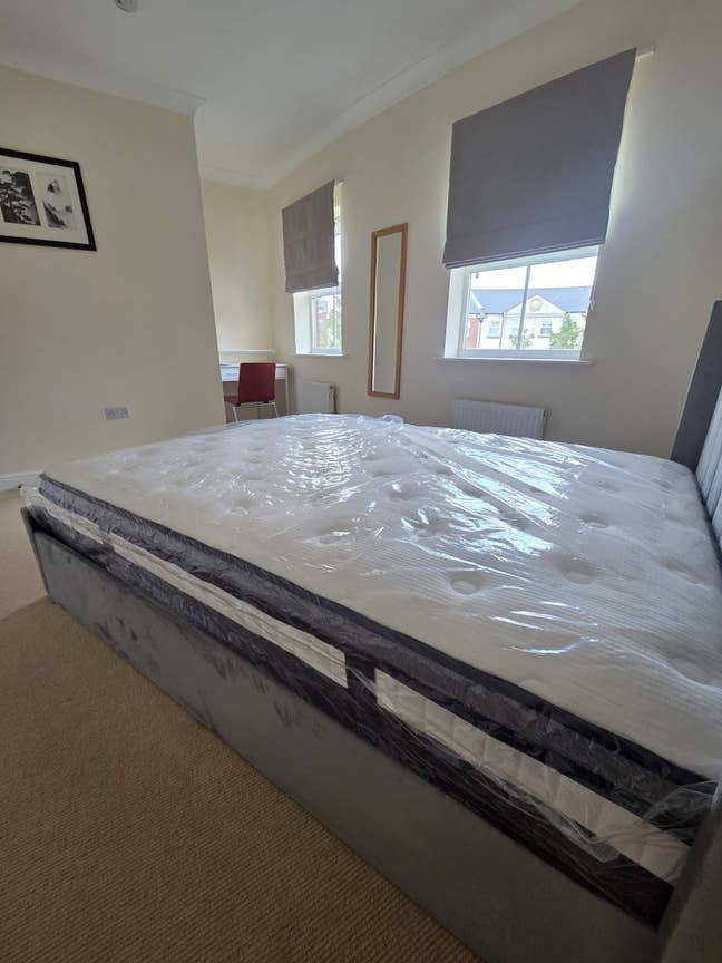 Redhouse Furnished Double Room Main Photo
