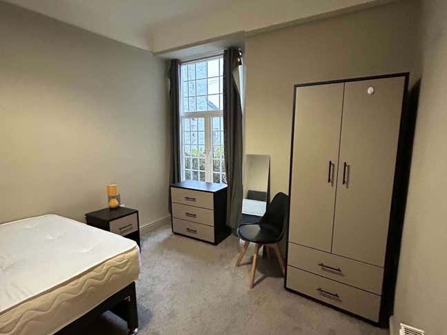 Bright Double Room - Edgcumbe Avenue, Newquay Main Photo