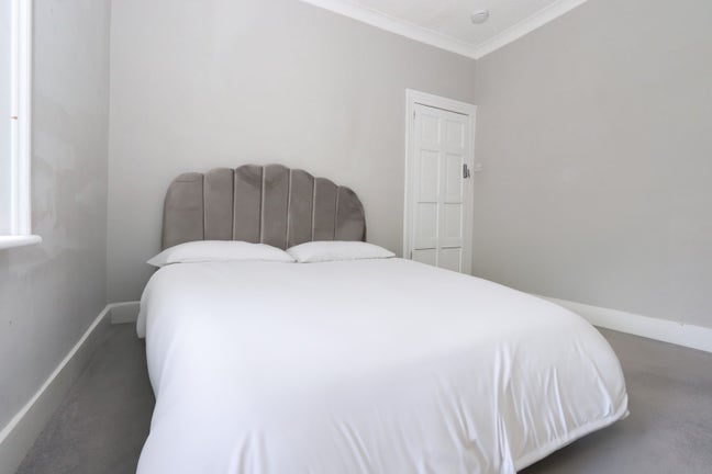 2 Rooms Near Mile End Station – High Demand 🔥 Main Photo