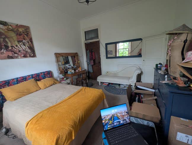 Single Room for Female Proffesional  Main Photo