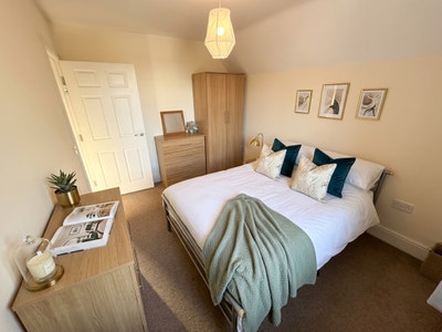 Spacious Double Room Corner Penthouse Apartment Main Photo