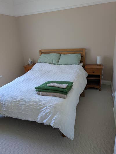 Double room in recently renovated home Main Photo