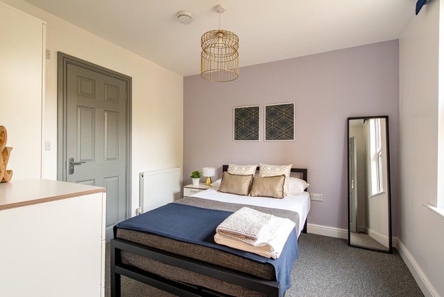 Double en-suite bathroom  🙂 No deposit ! Main Photo