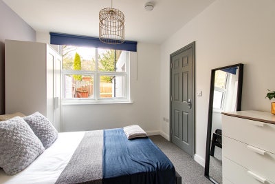 Double en-suite bathroom  🙂 No deposit ! Main Photo