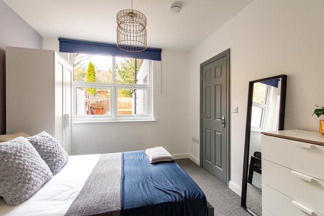 Double en-suite bathroom  🙂 No deposit ! Main Photo