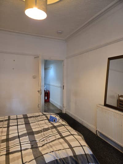 Large Double Room – Ideal for Couples Main Photo