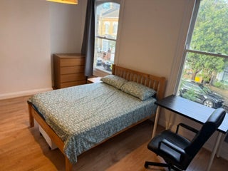 Bright Large Room- Lovely House-Top Location Main Photo