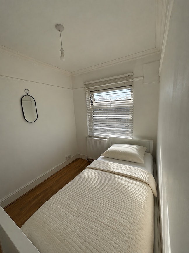 Room for Rent  Main Photo