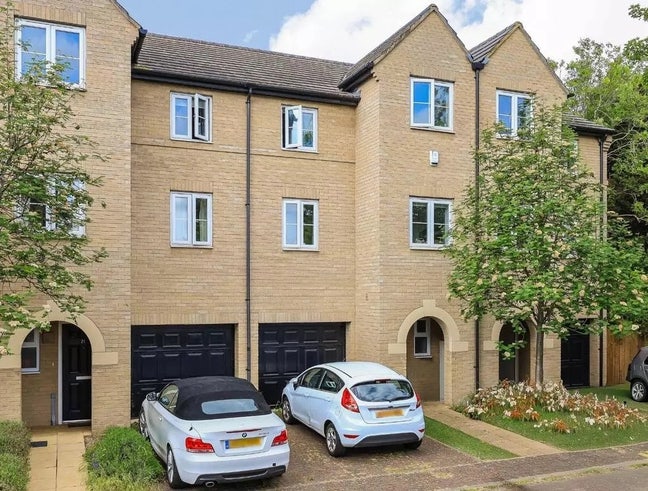 Double bed available now — lovely house share Main Photo
