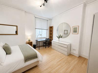 Furnished, Spacious Room WC1A- &pound;1,500pcm bills inc Main Photo