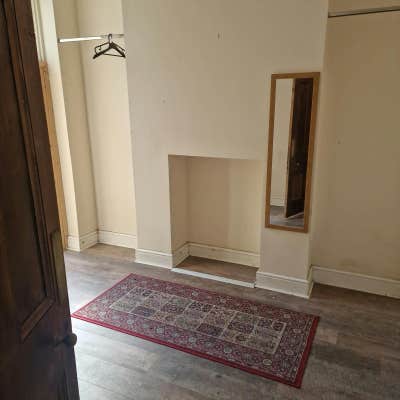 Unfurnished double and small office Main Photo