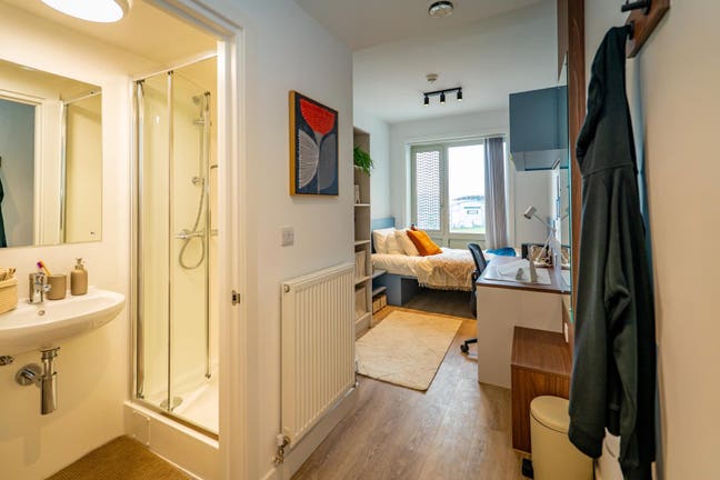 Premium 4 Bed Ensuite Propellar Quarter Takeover Main Photo
