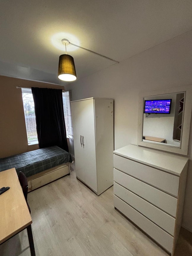 Single Room Available  Main Photo