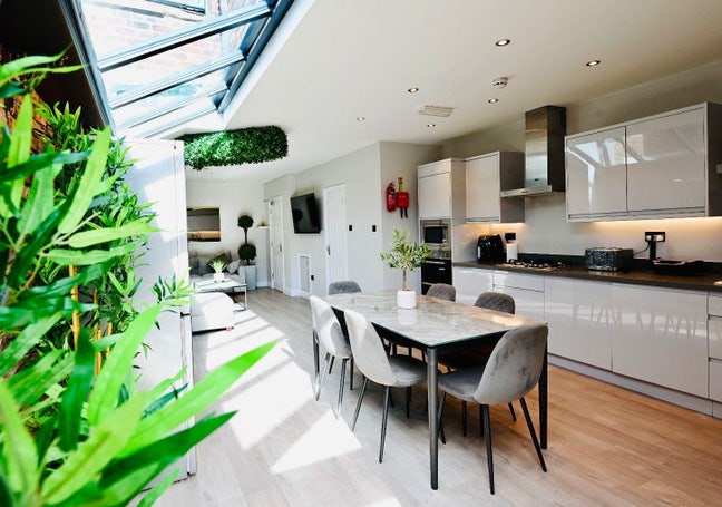 9 Bed Modern Fallowfield 🏡 Main Photo