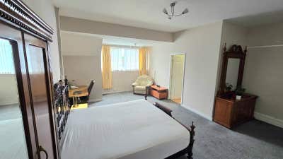 Large En‑Suite & Private Rooms – Bills Included Main Photo