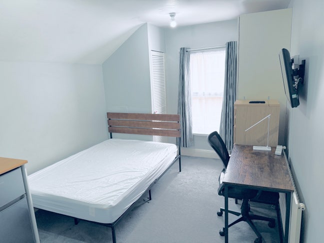 📍*Opposite 🚂 ** Modern large double ensuite 📍 Main Photo