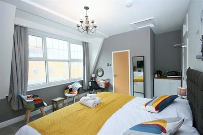 En suite room available for Rent immediately  Main Photo