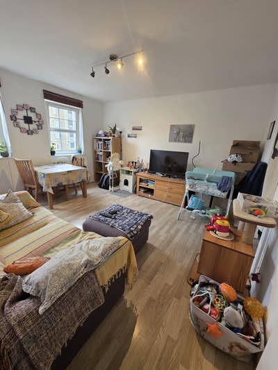 1-Bedroom Flat-Prime Limehouse Location📍 Main Photo