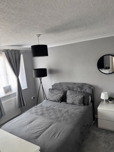 Large King Room, Private Bath and Parking Main Photo
