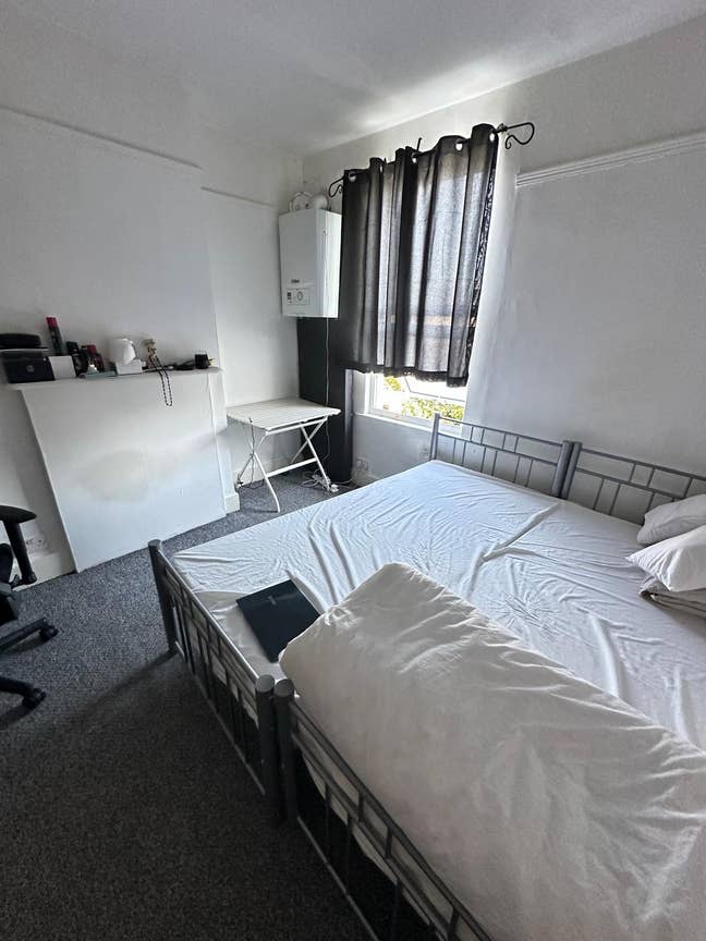 Double room with king size bed to rent Walthamstow Main Photo