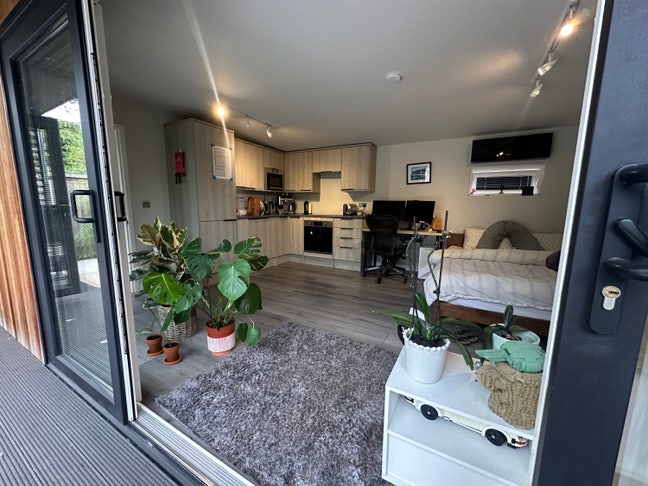 Luxury Studio with Parking  Main Photo