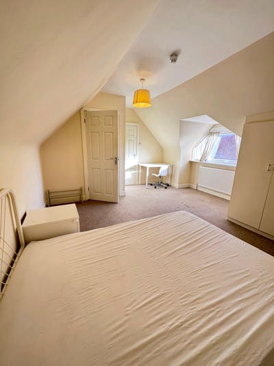 Large Ensuite Double Room in Queens Park Main Photo