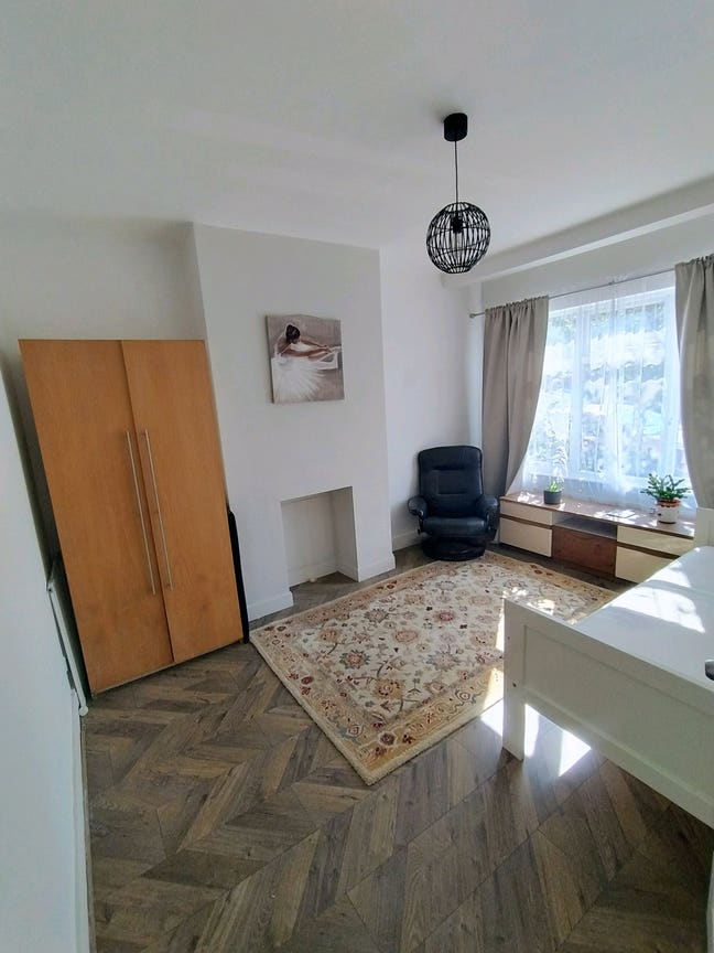 Double room to rent in a quiet house Main Photo