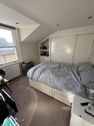 Double bedroom - 3 bed flat off Northcote Road Main Photo