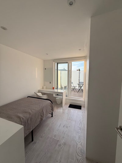 2 Double Rooms near Wendell Park Main Photo