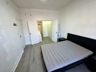 Large Double Room with En-Suite in Upton Park Main Photo