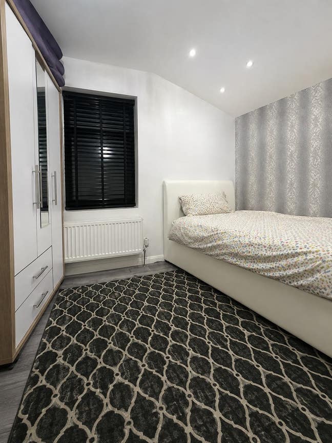  Large Single Room to Rent – London E13 8RF Main Photo