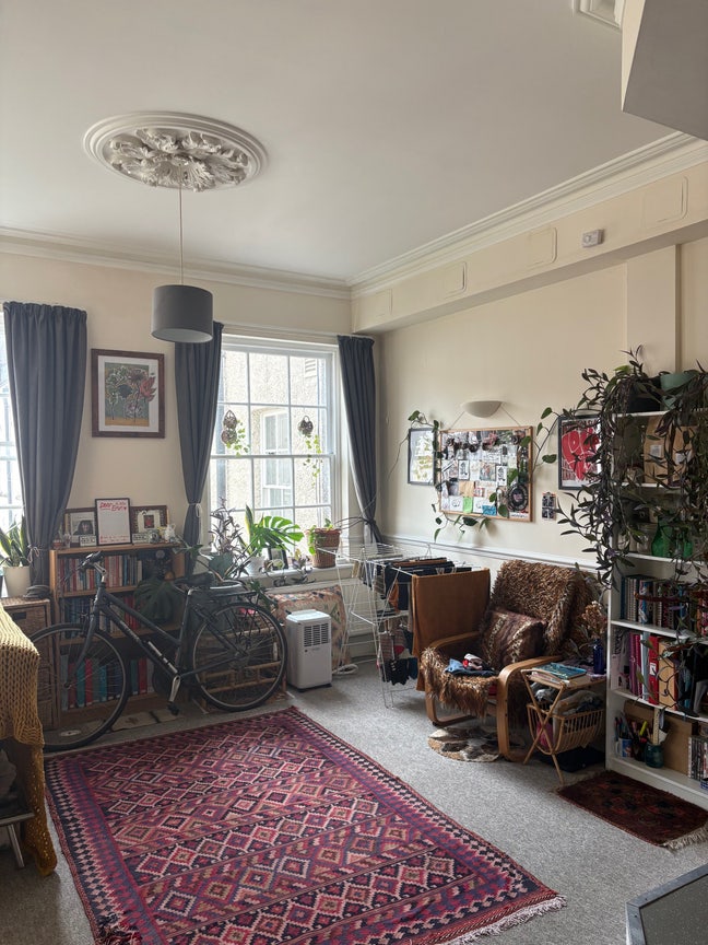 Double room in large 2 bed flat (St Paul’s)  Main Photo