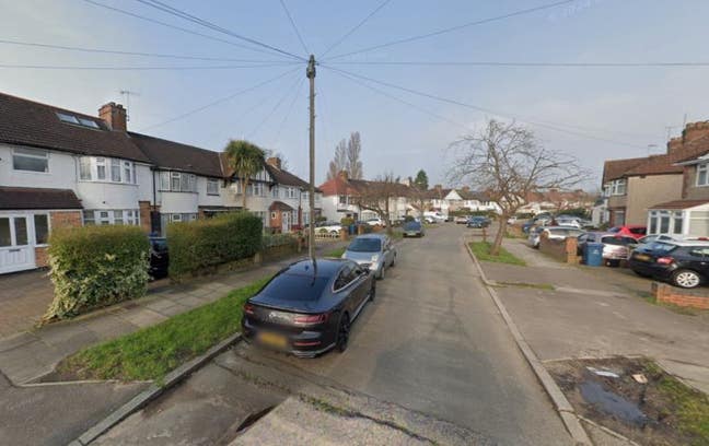 DSS - Studio Flat Available in Rayners Lane HA2 Main Photo