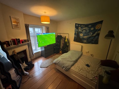 Huge Double Room – Bristol 🏠 Main Photo