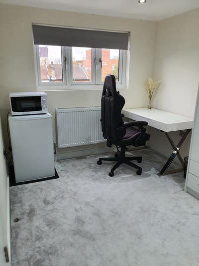 Large modern Double Ensuite room -  Main Photo