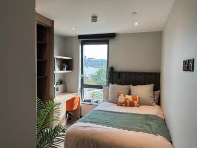 Modern Standard Ensuite  Student Tenancy Takeover  Main Photo