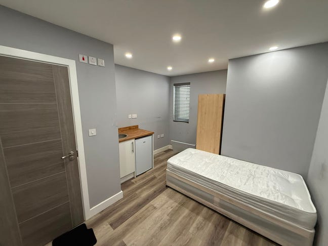 DSS-Studio Flat Available in Southall Ealing UB1 Main Photo