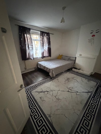 Double Rooms NW10 Main Photo