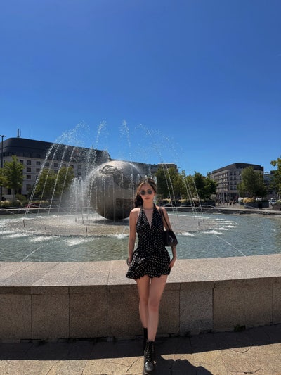 Professional Female seeks a single or double room Main Photo