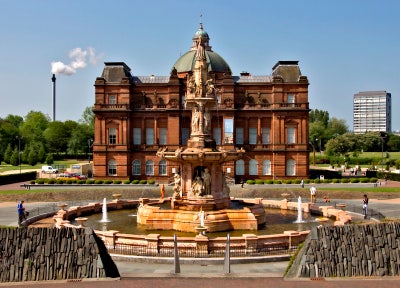 Spacious apartment facing Glasgow Green park  Main Photo