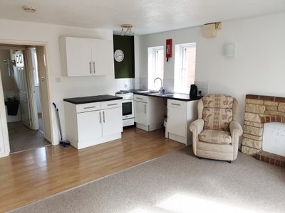 1 Bed first floor flat in Stonehouse with parking Main Photo