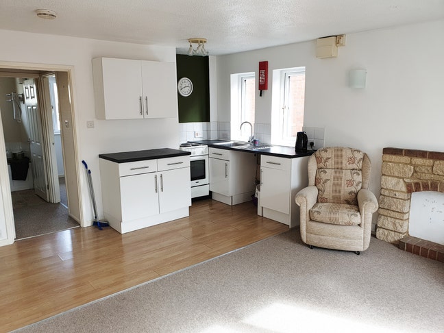 1 Bed first floor flat in Stonehouse with parking Main Photo