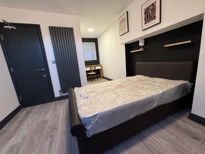 HMO Licenced House Individual rooms available Main Photo